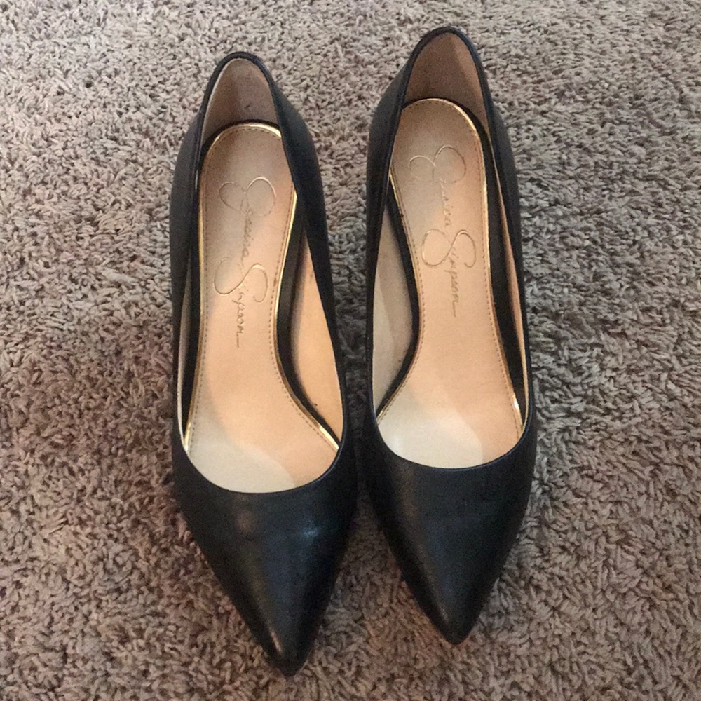 Jessica Simpson pump